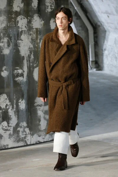 Look 1